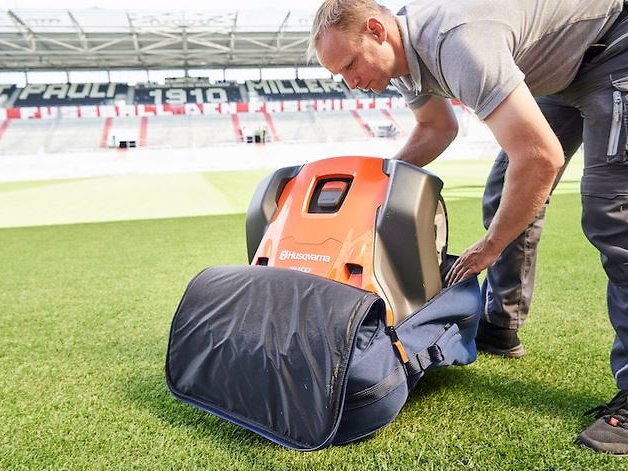 Top-Verpflichtung: Roboter für den St. Pauli-Rasen