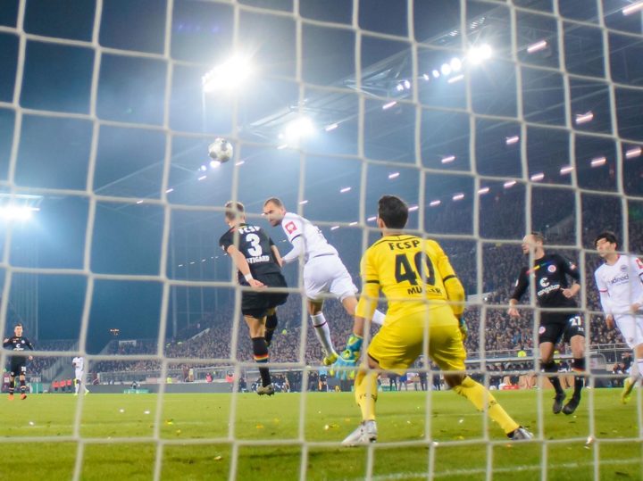 Pokal-K.o: Nach Horror-Start: Bittere St. Pauli-Pleite gegen Frankfurt