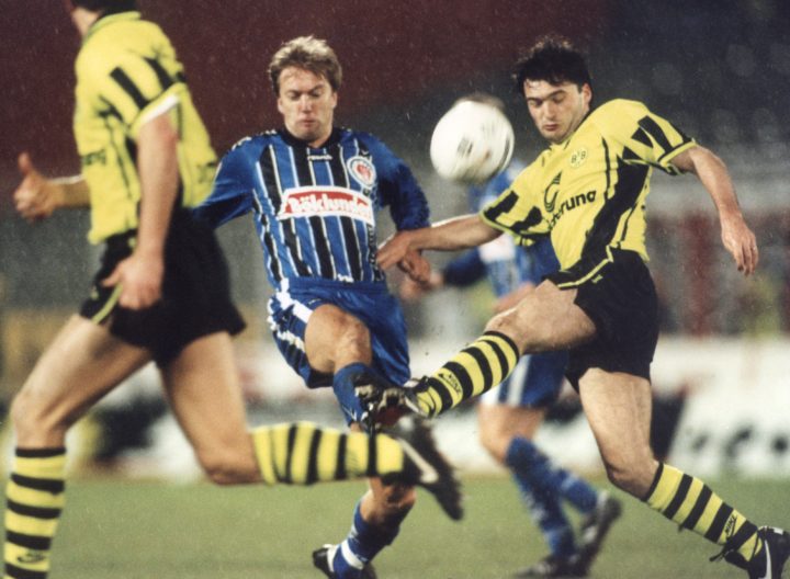 Heute vor 23 Jahren: Darum spielte St. Pauli in blauen Trikots