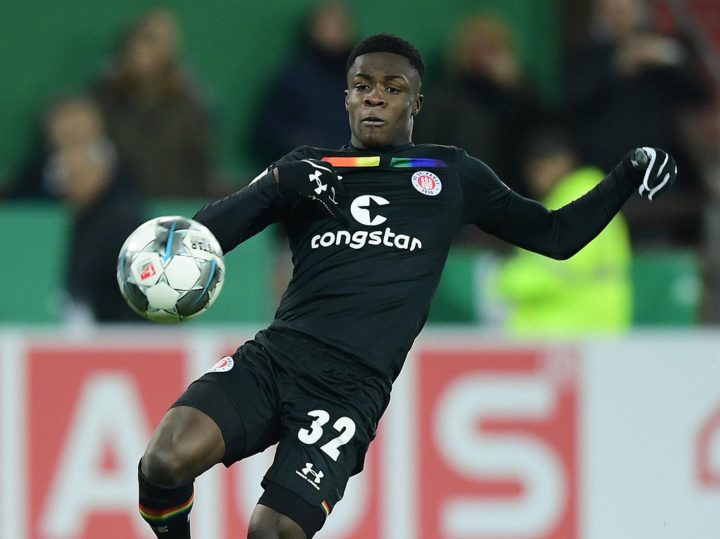 Sorgenkind Christian Conteh wird im Training gefeiert