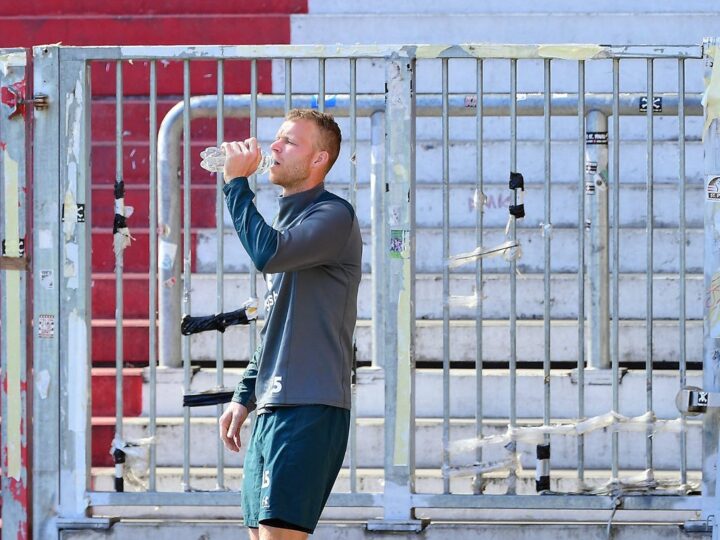 Vor Neustart: St. Pauli packt Top-Stürmer Veerman in Watte