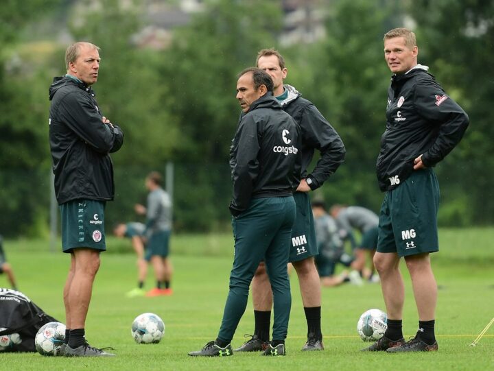 Spieler und Trainer: Zahlreiche Jobs beim FC St. Pauli gefährdet