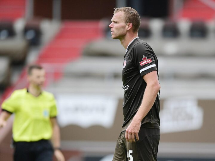 St. Paulis Trainer Luhukay faltet Stürmer Henk Veerman zusammen