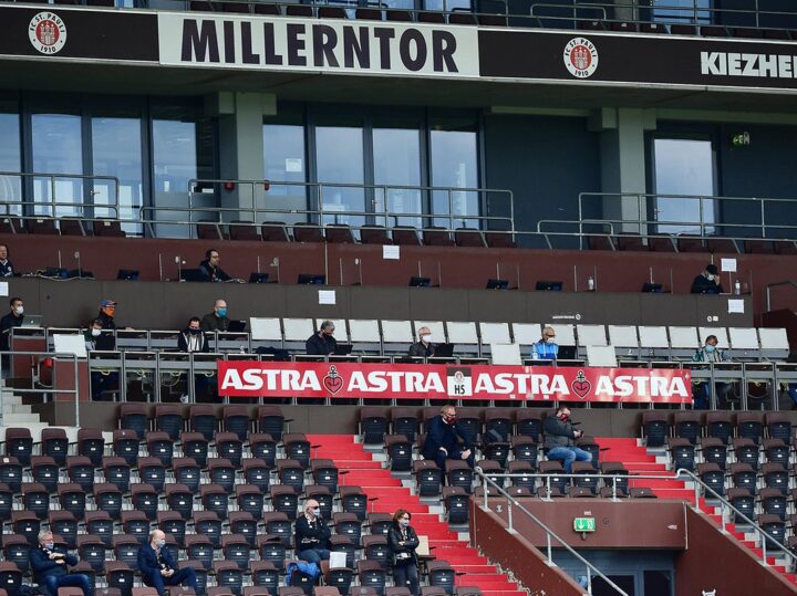 Wie St. Pauli-Boss Göttlich und die Fanszene zum Heimauftakt stehen