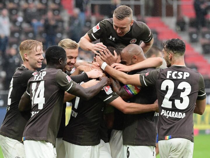 „Brutal effektiv”: St. Pauli feiert Traumstart am Millerntor