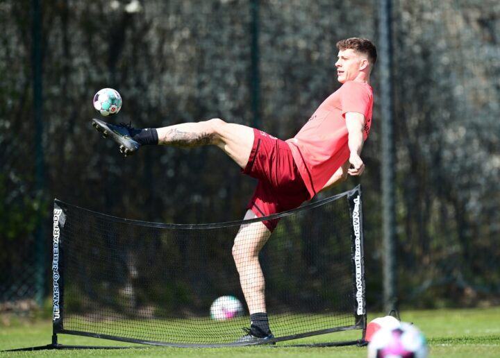 Daumen hoch! James Lawrence kehrt zu St. Pauli zurück