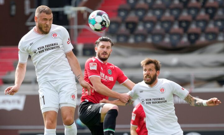 Viele Spieler, wenig Platz: Munteres Treiben in St. Paulis Abteilung Attacke